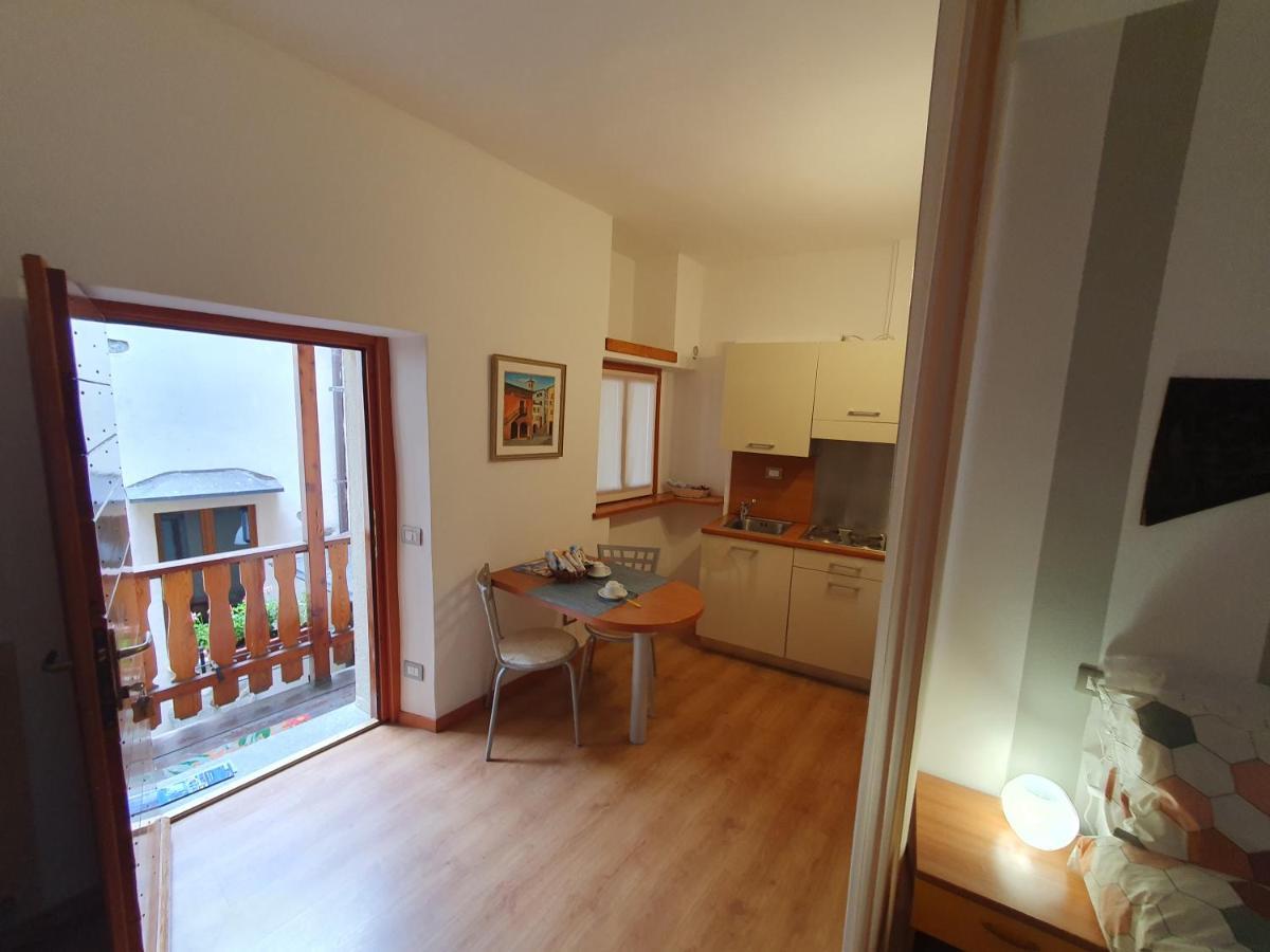 Appartamenti Vacanze E Camere Roccetta Fiorita Pettenasco Habitación foto