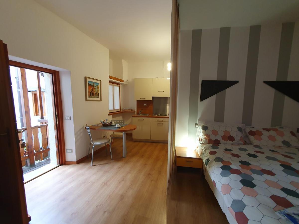 Appartamenti Vacanze E Camere Roccetta Fiorita Pettenasco Habitación foto