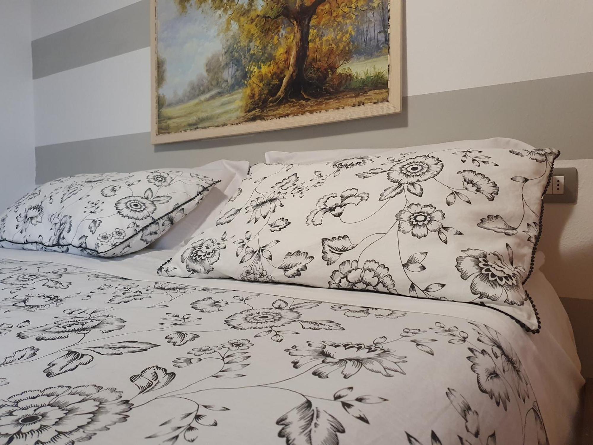 Appartamenti Vacanze E Camere Roccetta Fiorita Pettenasco Habitación foto