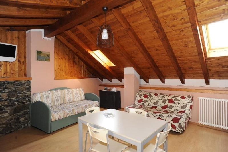 Appartamenti Vacanze E Camere Roccetta Fiorita Pettenasco Habitación foto